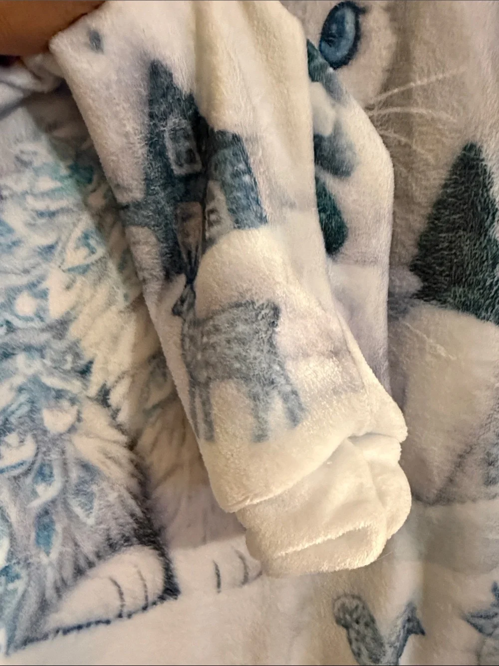 Plush Winter Cat Pullover for Cats - White & Blue